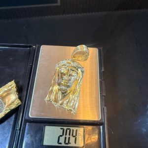 20.4 GRAM OF 18 KARATS GOLD PENDANT