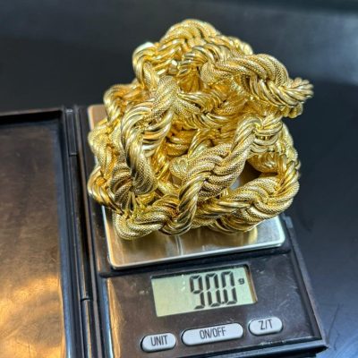 90.0 Gram of 18 karat gold twist chain