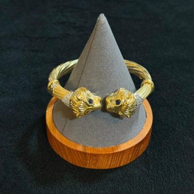 28.8 gram of 18 karat gold bracelet