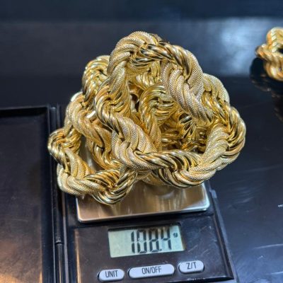 108.4 Gram of 18 karat gold twist chain