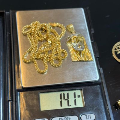 14.1 Gram of 18 Karat Gold chain and pendant