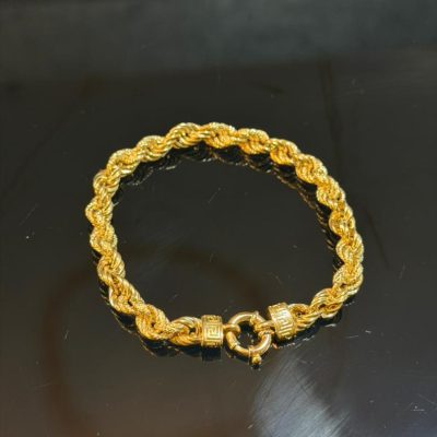 10.6 gram of 18 karat twist gold bracelet