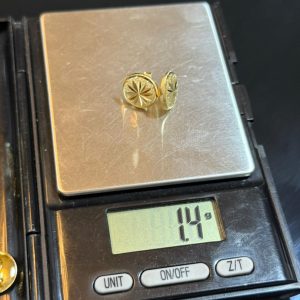1.4 GRAMS 0F 18KARAT GOLD EARRINGS