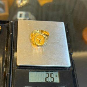 2.5 GRAMS OF 18KARAT GOLD FASHION RING