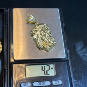 4.2 GRAMS OF 18KARAT JESUS PENDANT