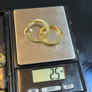 2.5 GRAMS OF 18KARAT GOLD EARRING