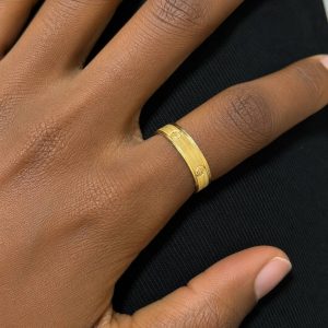 2.1 GRAMS OF 18KARAT GOLD RING