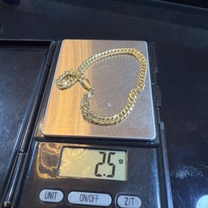 2.5 GRAMS OF 18KARAT CUBAN BRACELET