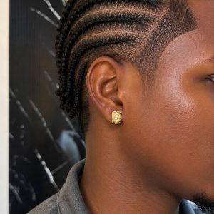 2.5 GRAMS OF 18KARAT GOLD EARRING