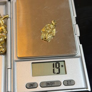 1.9 GRAMS OF 18KARAT PHARAOH PENDANT