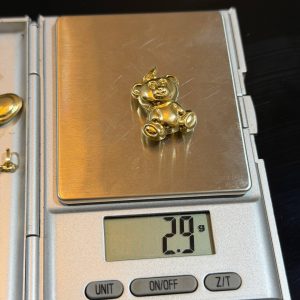 2.9 GRAM 18KARAT TEDDY PENDANT
