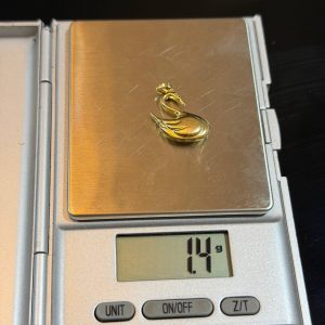 1.4 GRAMS OF 18KARAT GOLD SWAN PENDANT