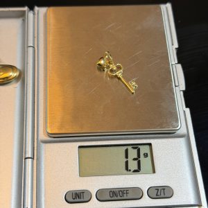 1.3 GRAMS OF 18KARAT HEART/KEY PENDANT
